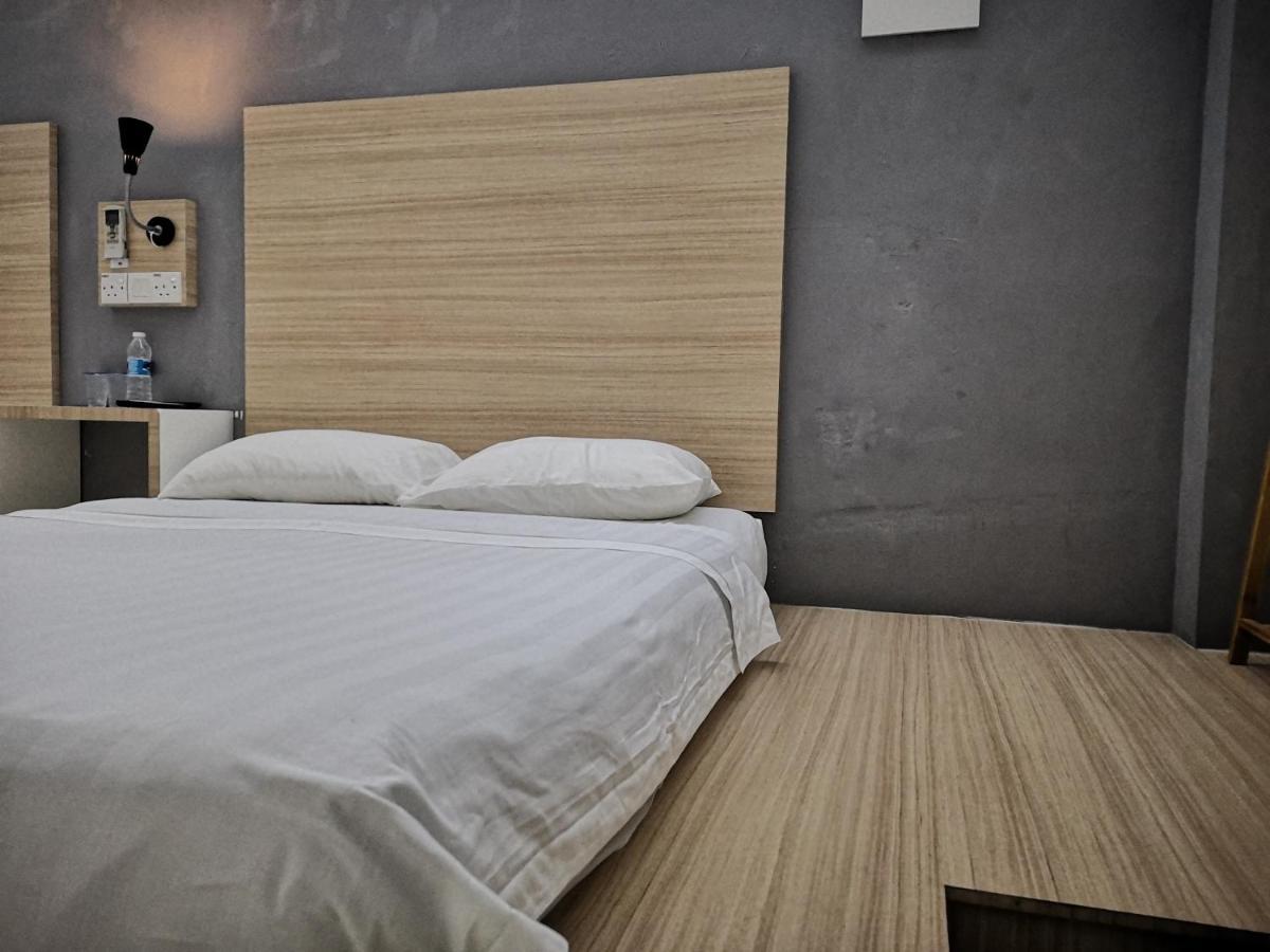 Dragon Door Hotel Sitiawan Eksteriør billede
