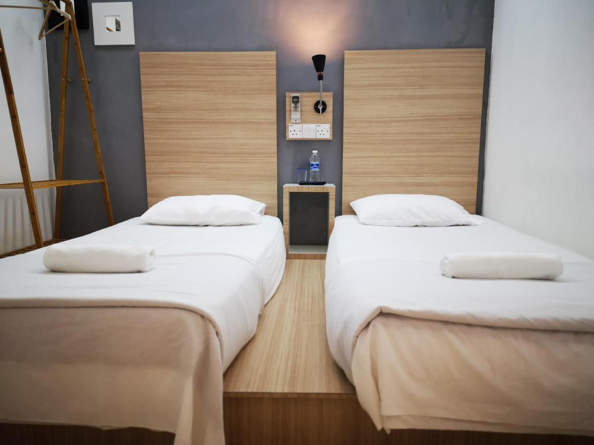 Dragon Door Hotel Sitiawan Eksteriør billede