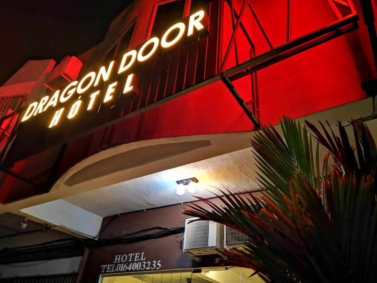 Dragon Door Hotel Sitiawan Eksteriør billede